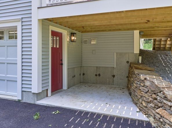 126 Old Southbridge Rd, Dudley MA 01571