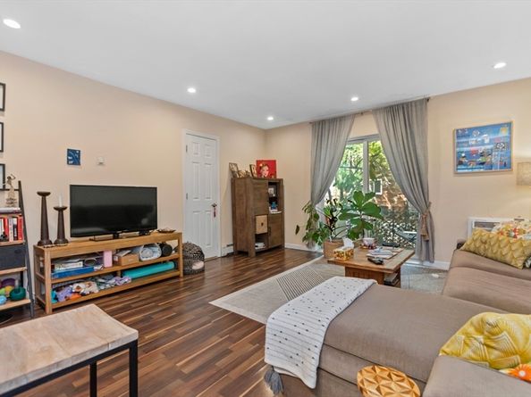 28 Westgate Rd 3, Boston MA 02467