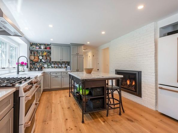3 Jeffreys Neck Rd, Ipswich MA 01938
