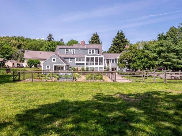 3 Jeffreys Neck Rd, Ipswich MA 01938