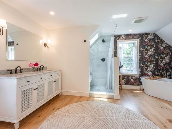 3 Jeffreys Neck Rd, Ipswich MA 01938