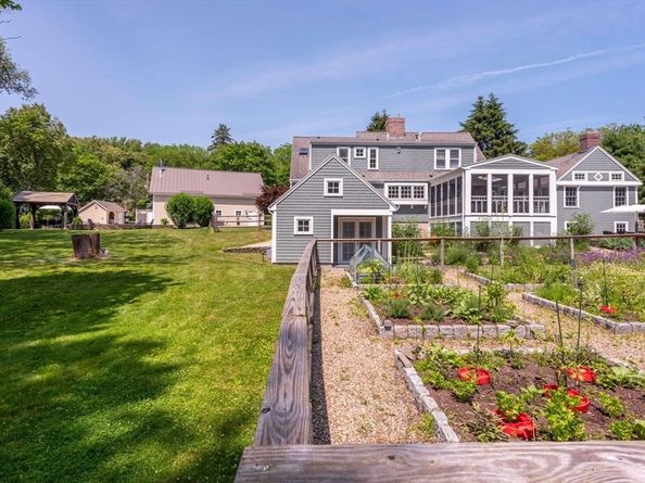 3 Jeffreys Neck Rd, Ipswich MA 01938