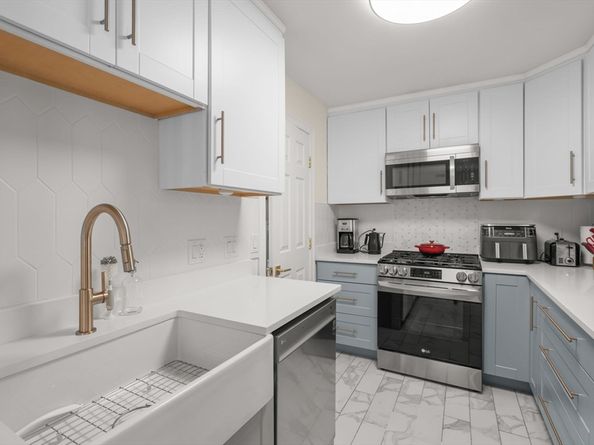 25 Harrison St C, Boston MA 02131
