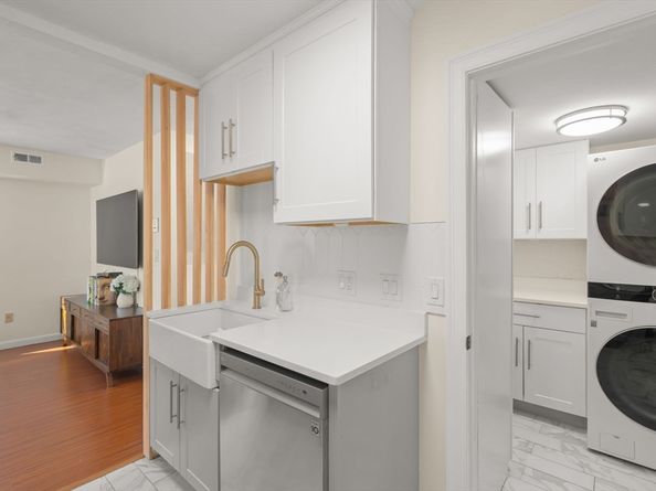 25 Harrison St C, Boston MA 02131