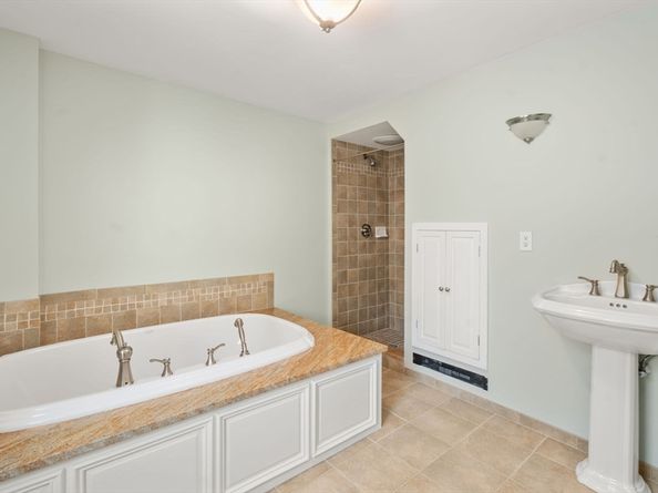 324 Union St 1, Millis MA 02054