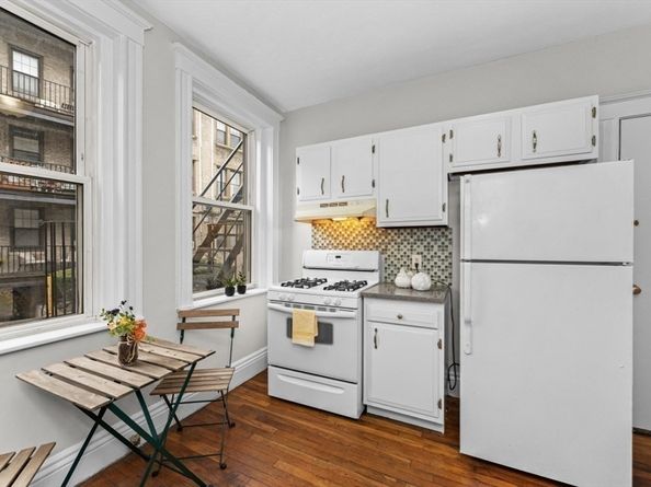8 Kinross Rd 2, Boston MA 02135