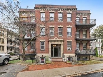 8 Kinross Rd