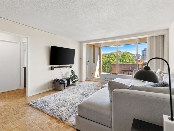33 Pond Ave 709, Brookline MA 02445