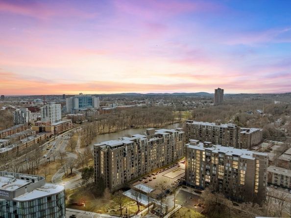 33 Pond Ave 709, Brookline MA 02445