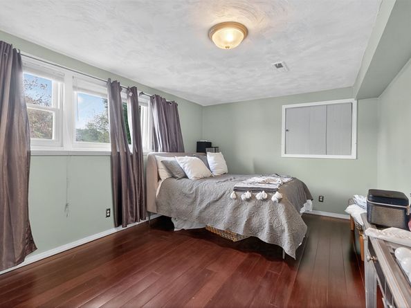 4 Lori Ln, Randolph MA 02368