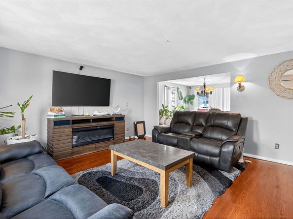 4 Lori Ln, Randolph MA 02368