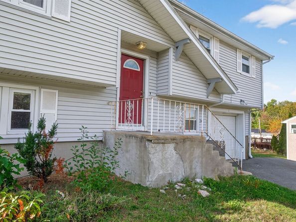 4 Lori Ln, Randolph MA 02368