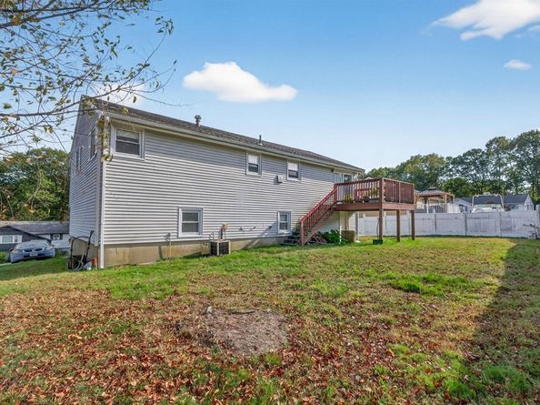 4 Lori Ln, Randolph MA 02368