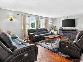 4 Lori Ln, Randolph MA 02368