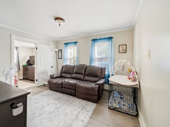 15 Blackstone St, Blackstone MA 01504