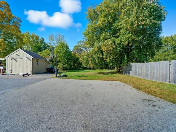 15 Blackstone St, Blackstone MA 01504