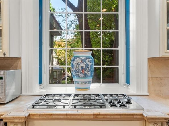 1430 Beacon St, Newton MA 02468