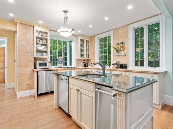 1430 Beacon St, Newton MA 02468