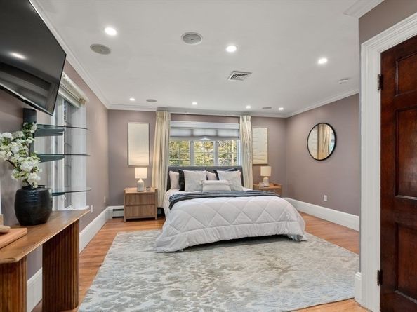 1430 Beacon St, Newton MA 02468