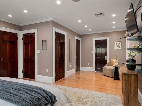 1430 Beacon St, Newton MA 02468