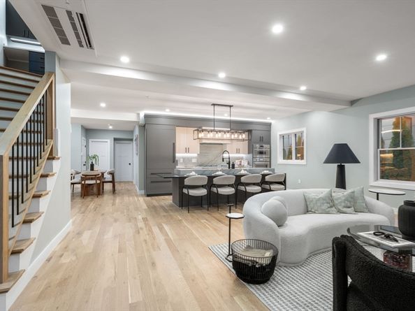 71 Greenough St 711, Brookline MA 02445
