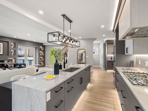 71 Greenough St 711, Brookline MA 02445