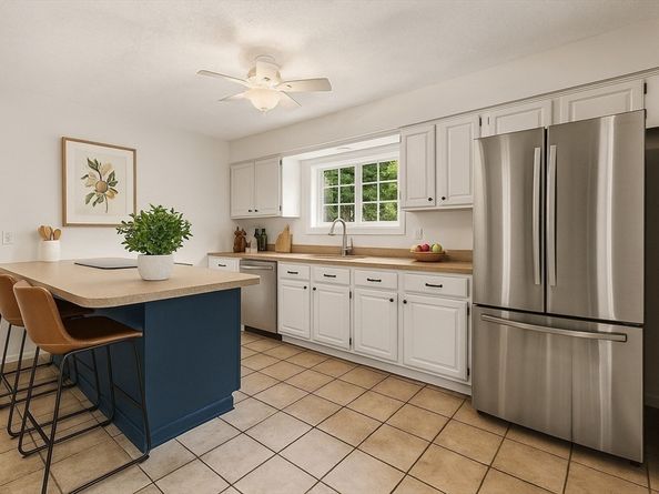 33 Country Club Ln D, Milford MA 01757