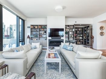 300 Pier 4 Blvd
