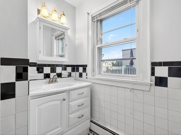 907 E 4th St 2, Boston MA 02127
