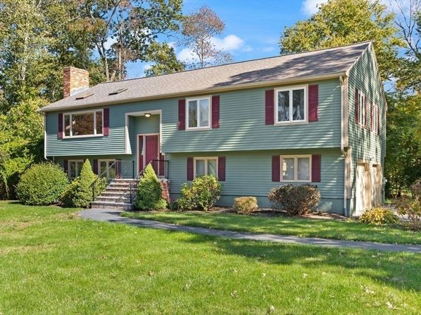 139 Clover Ln, Stoughton MA 02072