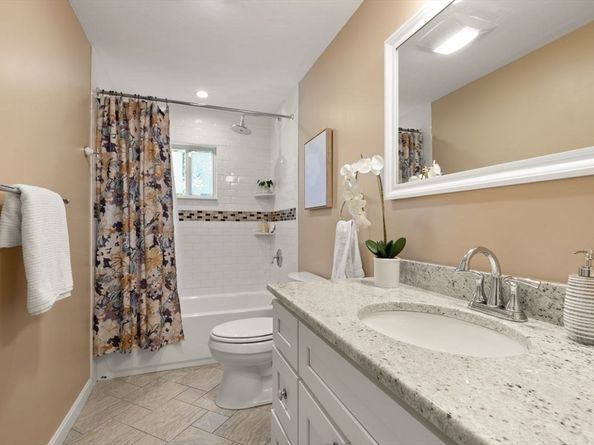 139 Clover Ln, Stoughton MA 02072