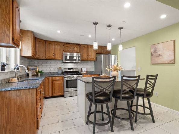 139 Clover Ln, Stoughton MA 02072
