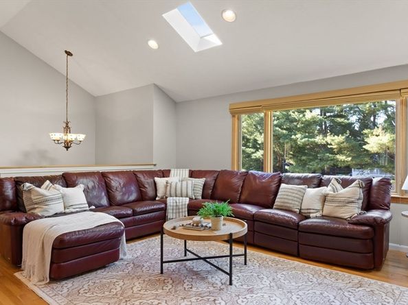 139 Clover Ln, Stoughton MA 02072