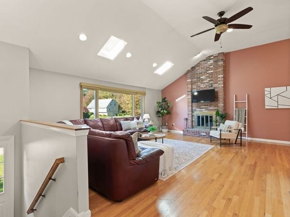 139 Clover Ln, Stoughton MA 02072
