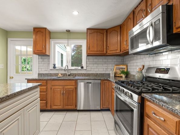139 Clover Ln, Stoughton MA 02072