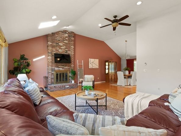 139 Clover Ln, Stoughton MA 02072