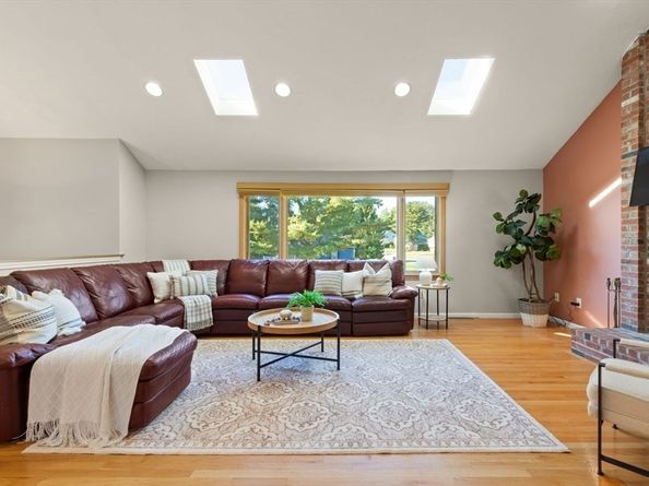 139 Clover Ln, Stoughton MA 02072