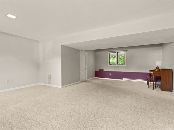 139 Clover Ln, Stoughton MA 02072