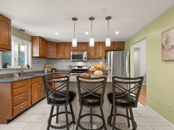 139 Clover Ln, Stoughton MA 02072
