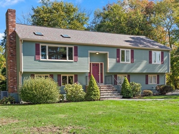 139 Clover Ln, Stoughton MA 02072