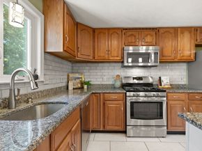 139 Clover Ln, Stoughton MA 02072