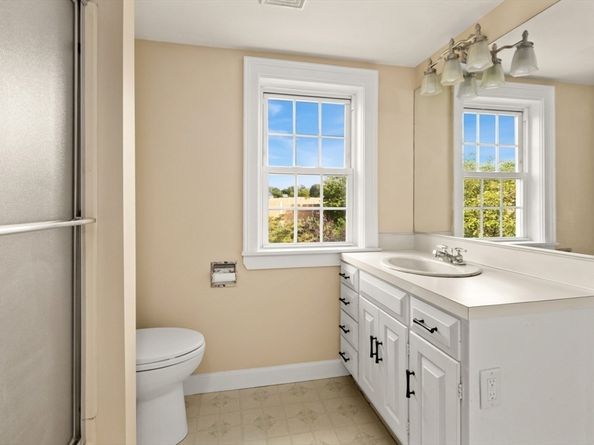 29 Reynolds Rd, Peabody MA 01960