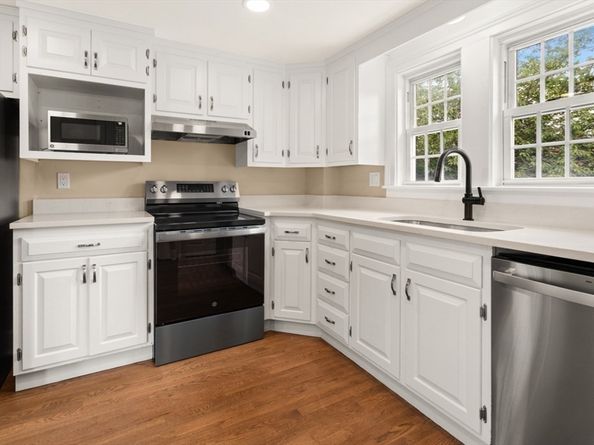 29 Reynolds Rd, Peabody MA 01960