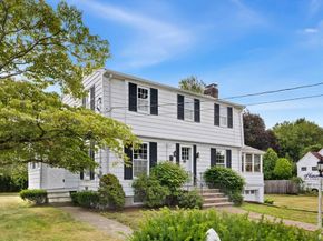 29 Reynolds Rd, Peabody MA 01960