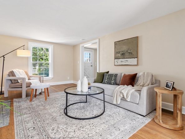 29 Reynolds Rd, Peabody MA 01960