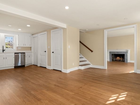 29 Reynolds Rd, Peabody MA 01960