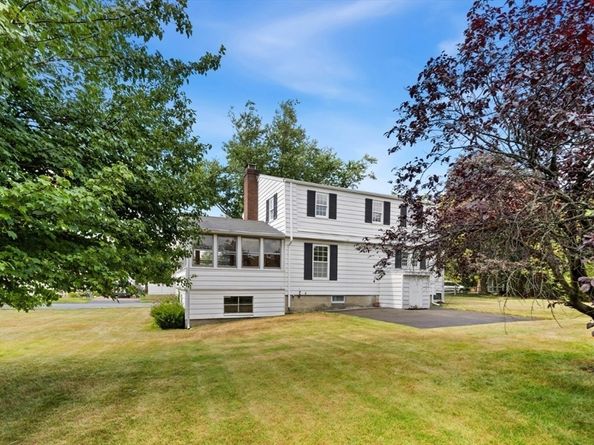 29 Reynolds Rd, Peabody MA 01960