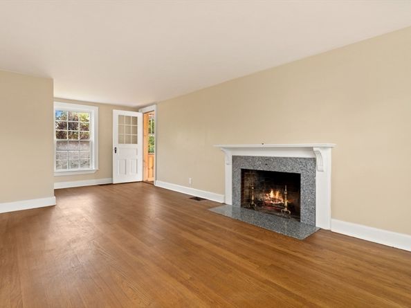 29 Reynolds Rd, Peabody MA 01960