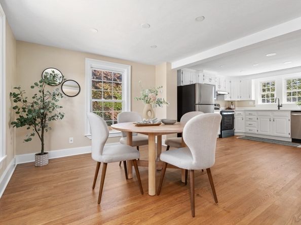 29 Reynolds Rd, Peabody MA 01960