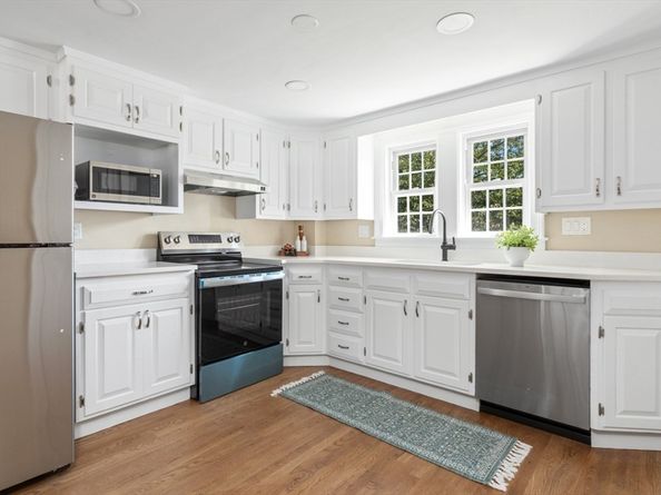 29 Reynolds Rd, Peabody MA 01960